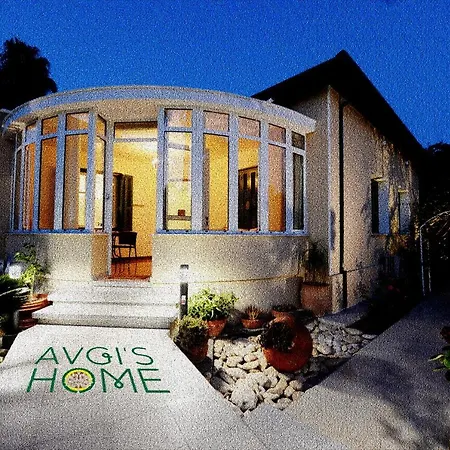 Avgi's Couette-café 3*